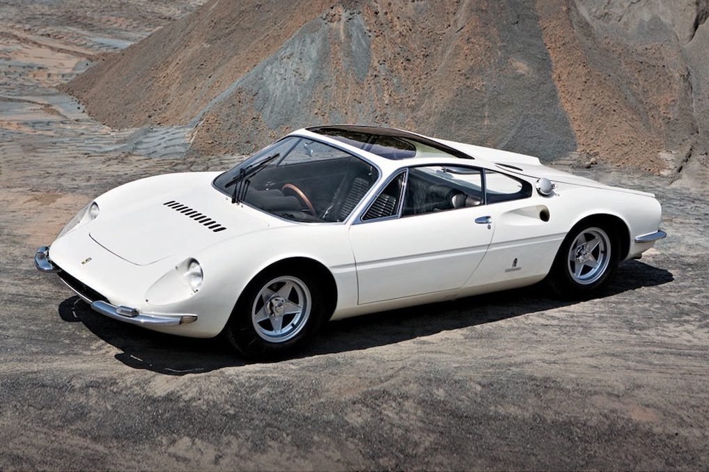 Ferrari 365 P Berlinetta Speciale com três lugares e volante central