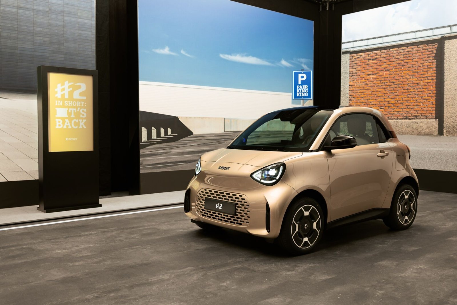 Smart #2 estacionado em ambiente urbano