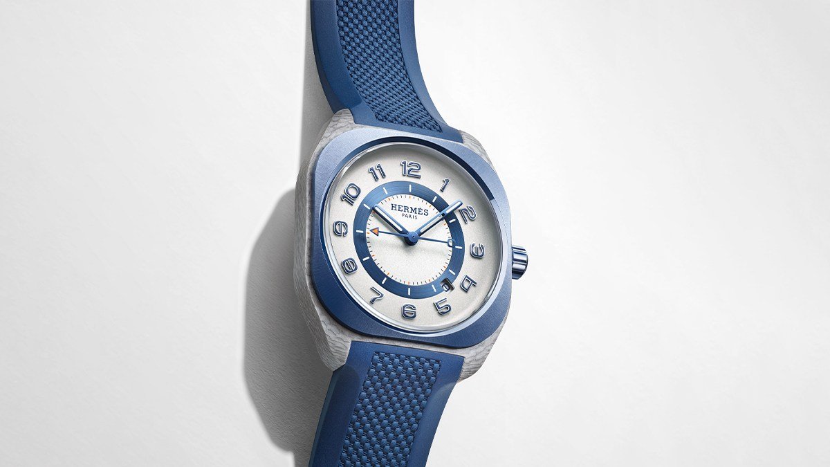 Relógio Hermès H08 em tom azul com caixa almofadada